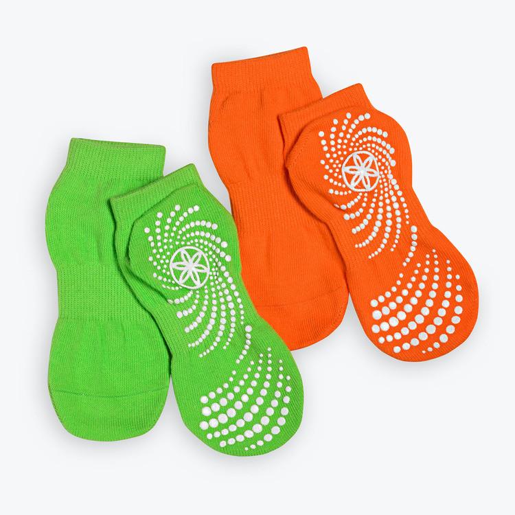 Kids 2-Pack Grippy Socks green and orange laydown