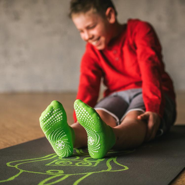 Kids 2-Pack Grippy Socks green lifestyle